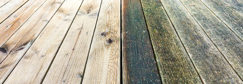 Verwitterte Holzterrasse